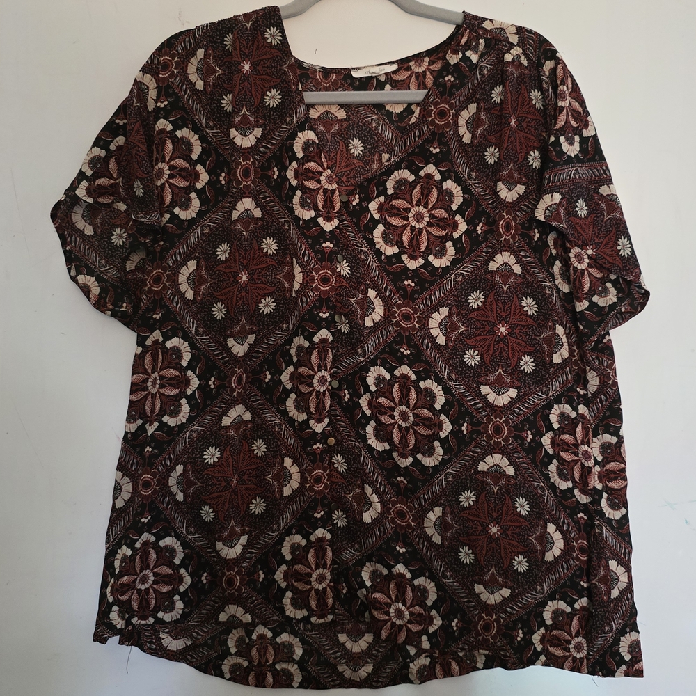 Maurices Red and White Boxy Short Sleeve Blouse